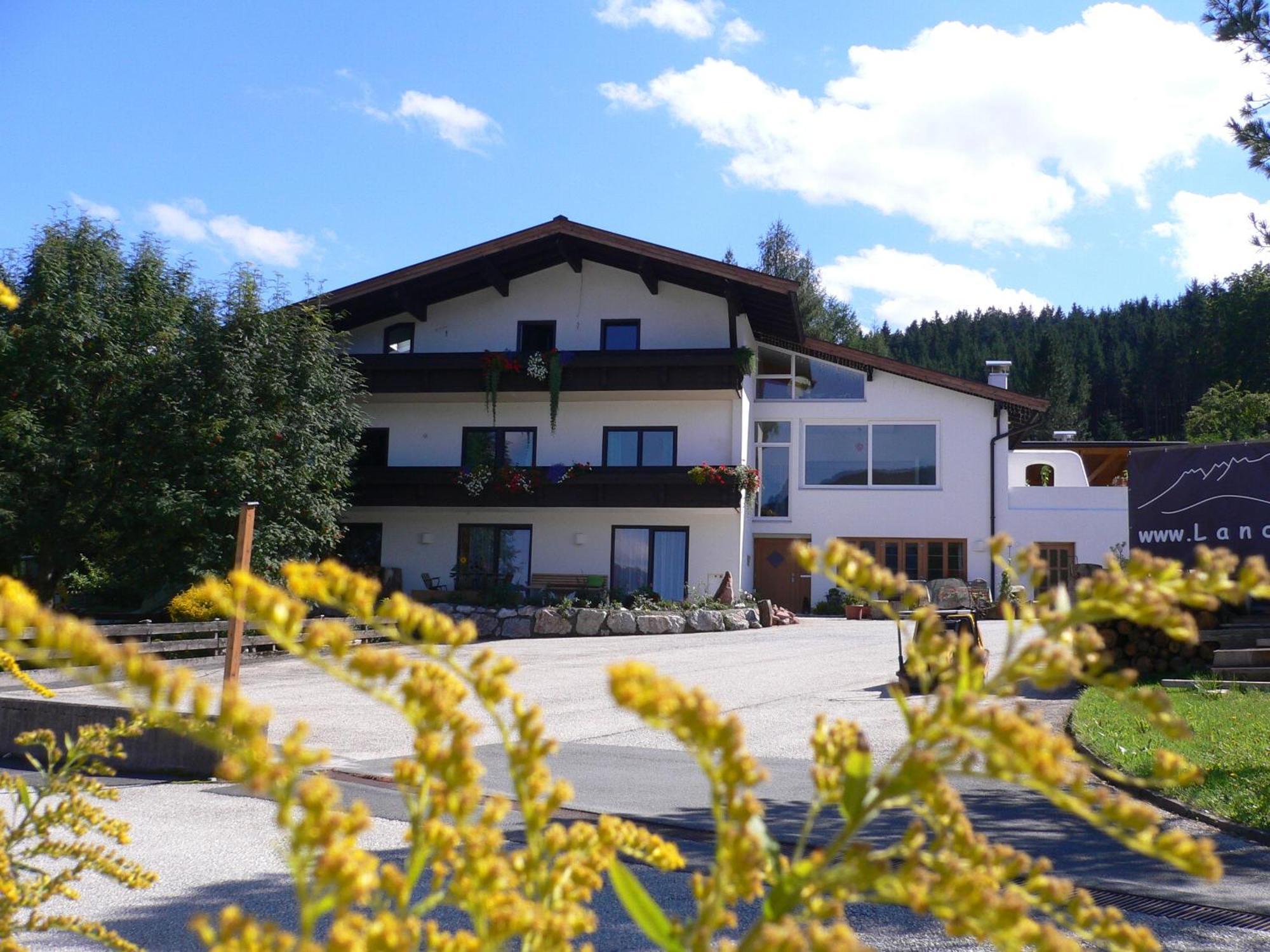 Hotel Landhaus Almdorf St. Johann in Tirol Exterior foto